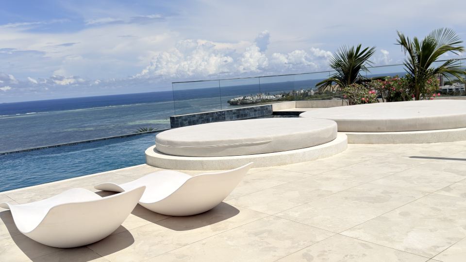 Infinity Pool +Stunning Ocean Views Gem in Nyali.
