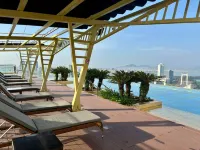 GOLDEN BAY OCEAN VIEW APARTMENT - Infinity Pools