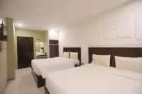 Collection O Near Harbour Bay Mall formerly X Ten Guest House - parkir