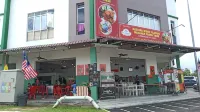 Perodua Entire Terrace Homestay 4R: Kitchen+WFH - ห้องครัว