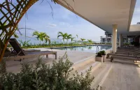 Signature Loft · Beach, pools & jacuzzis - С бассейном