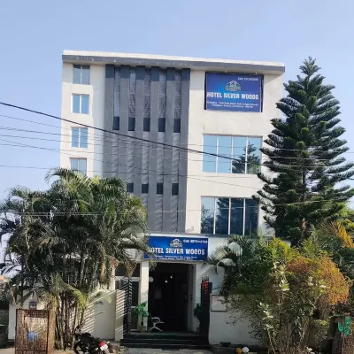 Hotel silver woods Các khách sạn gần Dewri Mandir