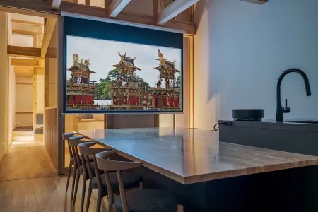 Hanasatomachi Machiya House Отели рядом с достопримечательностью «Takayama Jinya»