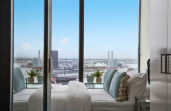 Southern Cross Gem: Modern Home with Harbour Views