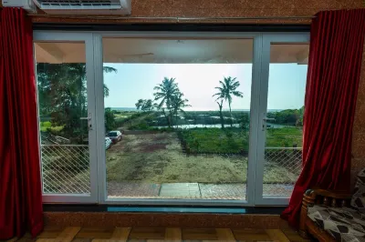Rocky's Beach Stay Hotels near KUMTA