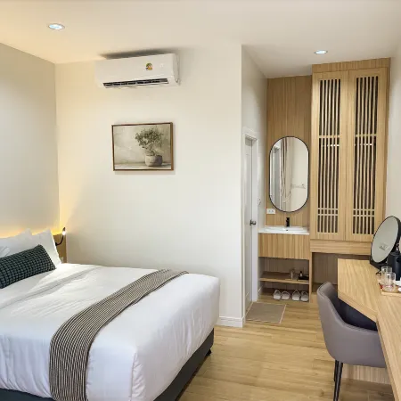 Mani Ranong Hotel