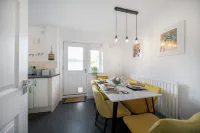 3 BD / Large Garden/ Driveway /Sleeps 8 / 1.5 Bath - جاكوزي
