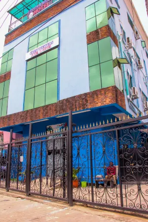 Crestviewers hotel and suite