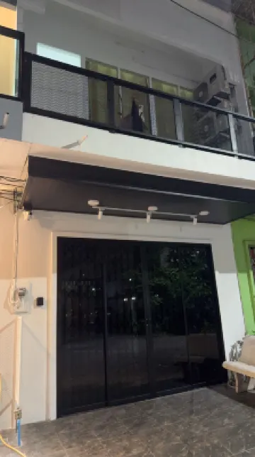 O Pha Suk House (LeeGardens Plaza Hatyai) 5 mins