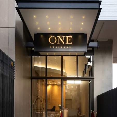 Le Chic: Luxury meets Lifestyle Отели рядом с достопримечательностью «Роузбенк»