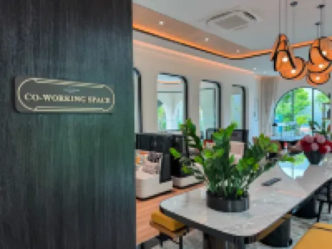 Modern 1Bdr with Pool View The Title Legendary