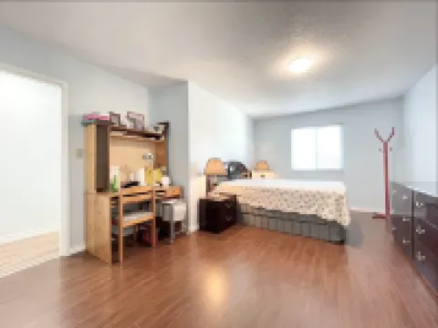 Hanna house - 2nd Floor Queen room with private full bathroom