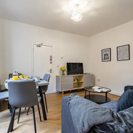 Contractor friendly 6 bed all en suite house