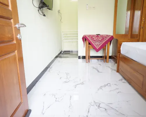 OYO 95103 Madiun Dkost Syariah Hotels in Madiun City