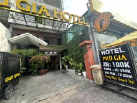 Phu Gia 113 Nguyen Thi Thap Hotels near Saigon Exhibition and Convention Center (SECC)