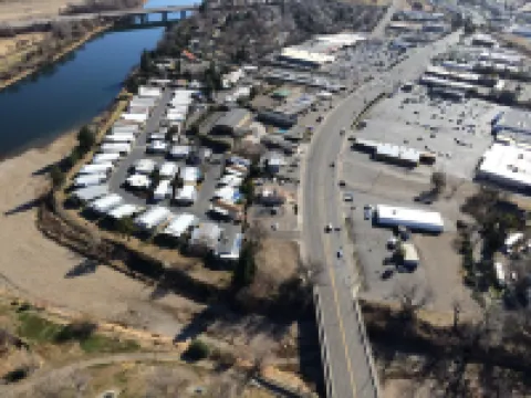 The River Inn & Suites