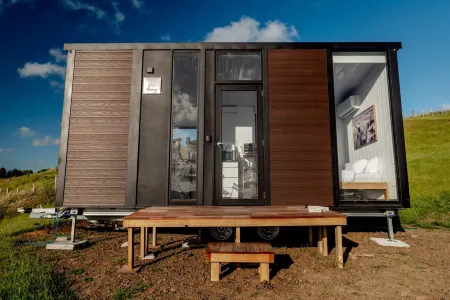 Mighty Tiny House 1 by Tiny Away Отели в г. Уэйкарету