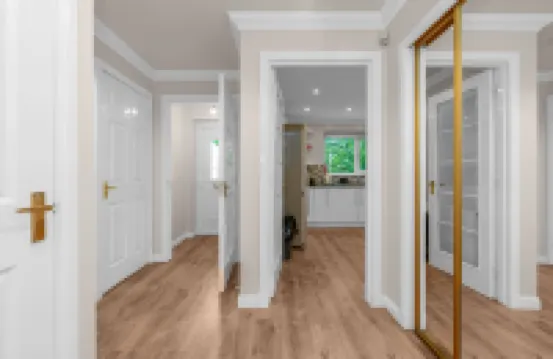 Muirton House 2 - 4 Bed House, 4 Car Driveway, 2 Bathrooms, Smart TVs in every room