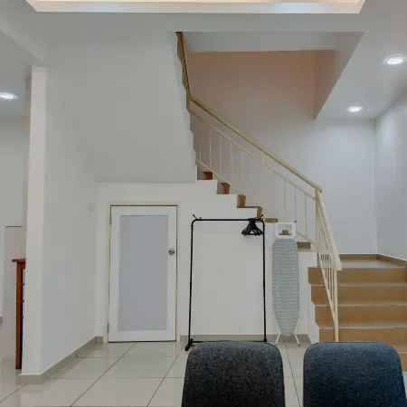 18 Pax New Stylish Semabok 4Br House 5 mins to town