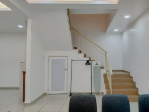 18 Pax New Stylish Semabok 4Br House 5 mins to town