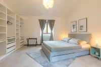 At Home-Como Lake