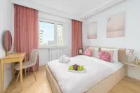 Lumina 3-room Apart w/ Balcony near Mall Arkadia - Condos