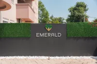 Emerald Hotel 酒店