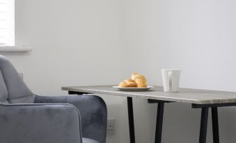 Fast Wi-Fi | Free Parking | 10 Mins to City Centre