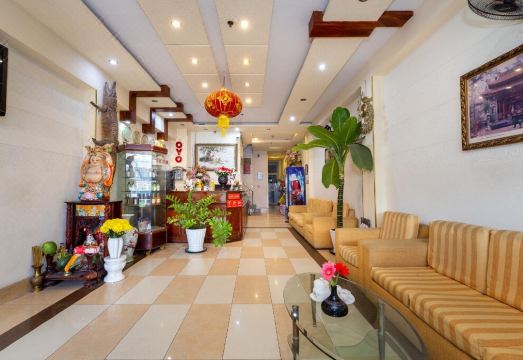 Long Thanh Hotel의 정갈한 객실 모습