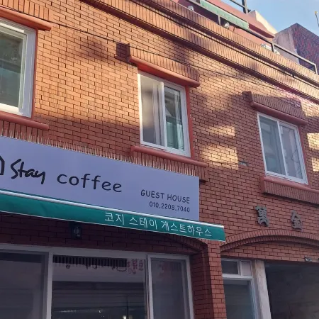 Cozy Stay Jeju, Dormitory Отели рядом с достопримечательностью «Алтарь Охёндан»