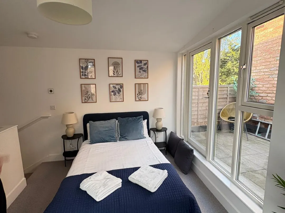 27 Edgewood Mews, London - Mill Hill