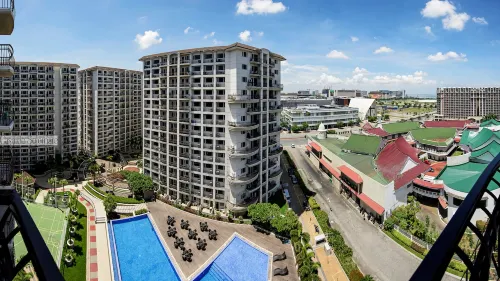 Cozy 2 Balcony Condo near Airport, Malls & Casinos