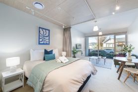 Petone Studio - Balcony, Bath Tub, Sleeps 2