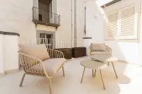 Luxe Apt w/ double terrace in the Heart of Naples - เปิดใหม่