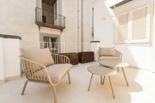 Luxe Apt w/ double terrace in the Heart of Naples - New