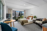 Ride Base Wanaka Apartments - 3 ดาว