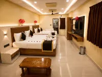 RMA Joliday Inn Hotels near Old Lighthouse