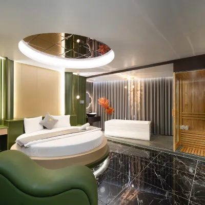 NEW SUNNY HOTEL CENTRAL Hotels near Saigon Mall Go Vap