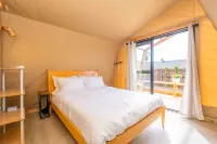 Urban Glamping Oasis: Comfort & Adventure Combined