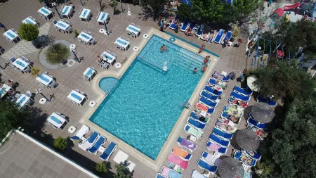 Mavi Restaurant & Apartments 1 Отели рядом с достопримечательностью «D-Marin Didim Marina»