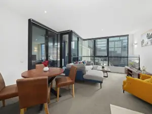 Flinders Street Apartment