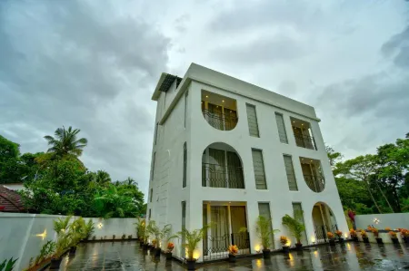 Goa Courtyard by the porto Arpora Отели рядом с достопримечательностью «Club Cubana»