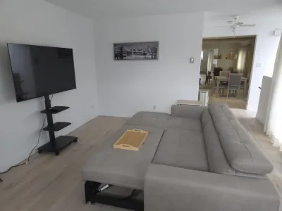 Cozy 2 bedroom Fairview Townhouse Hotels in Fairview