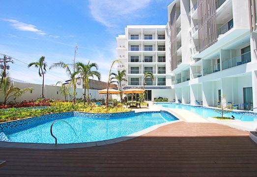 Luxu Hotel and Resort