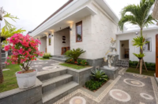 Cove Dharma Kencana Hotel berhampiran Villa Gapura Vista
