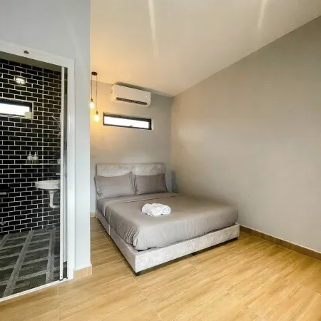 C Private Club House 5B3B 16 pax@Ipoh