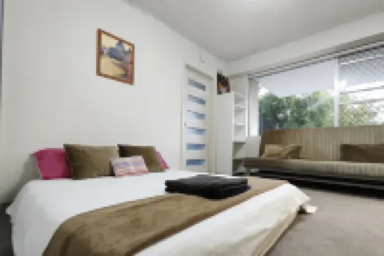 Sunny  harbour Bridge  in  Kirribil