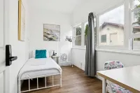 Peaceful Rooms – Close to Parks & Transit