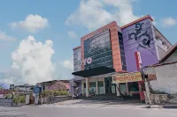 Hotel O near RSUD Arifin Achmad formerly Damon Butik Hotel โรงแรมใน