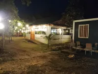 Calicoan Surf Retreat  Container Van- family room Hotels in Eastern Samar